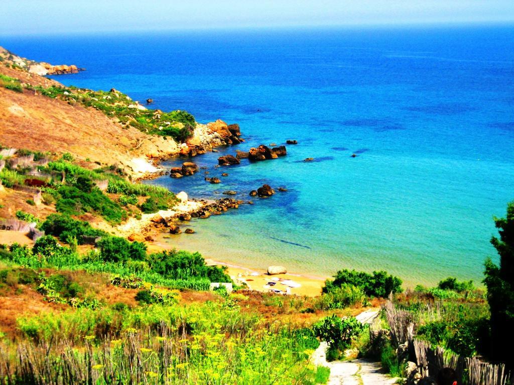 Ta'Kemmuna Hotel Qala Esterno foto