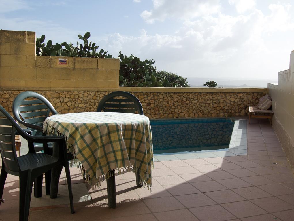 Ta'Kemmuna Hotel Qala Esterno foto