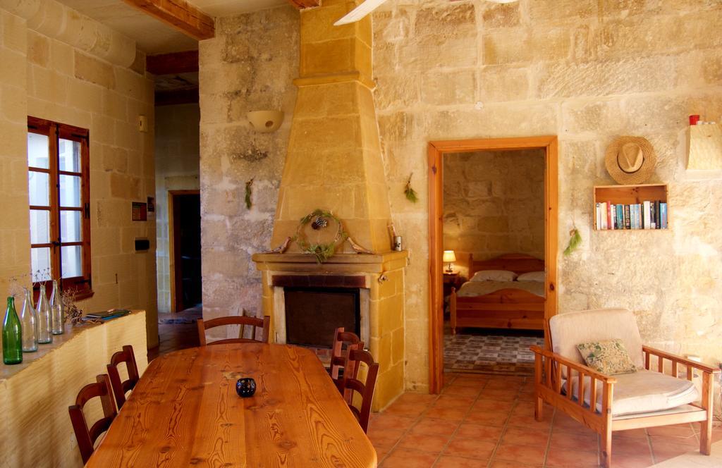 Ta'Kemmuna Hotel Qala Esterno foto