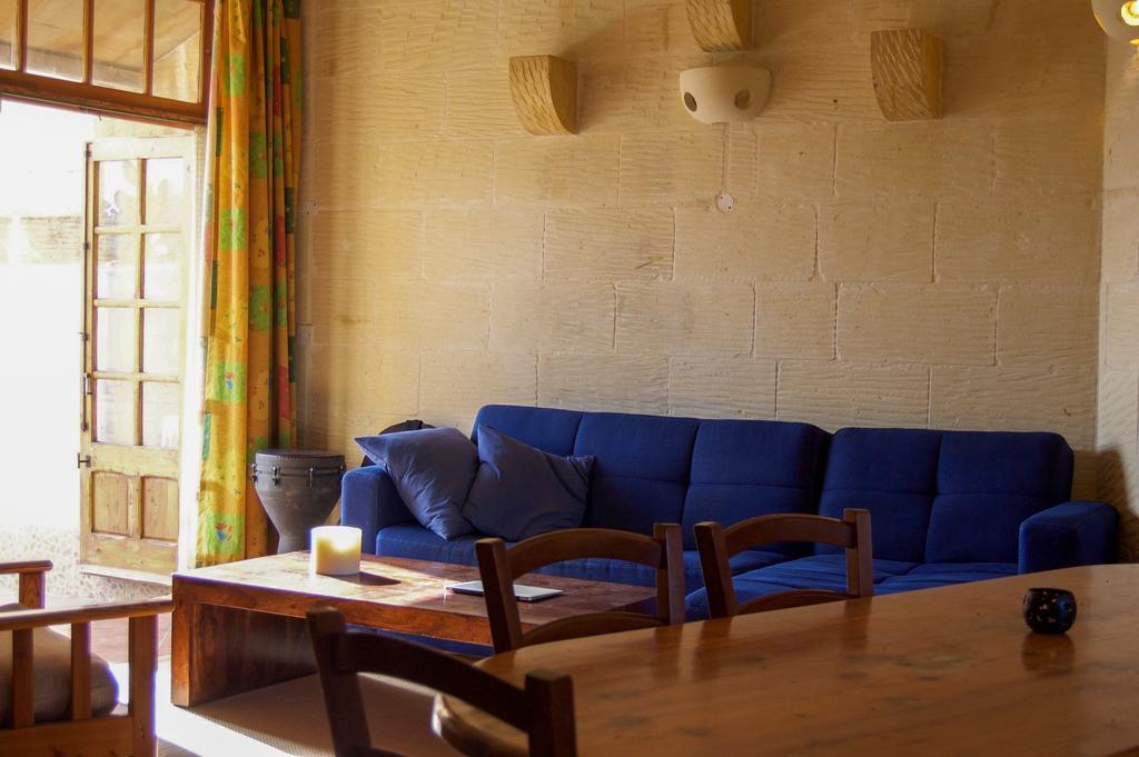 Ta'Kemmuna Hotel Qala Esterno foto