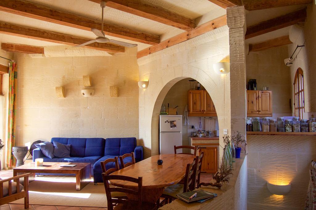 Ta'Kemmuna Hotel Qala Esterno foto