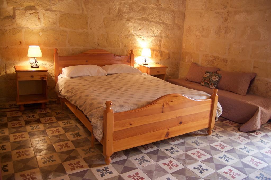 Ta'Kemmuna Hotel Qala Esterno foto
