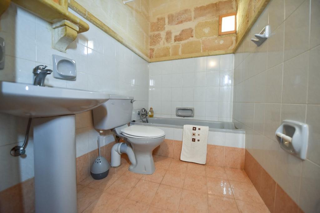 Ta'Kemmuna Hotel Qala Esterno foto