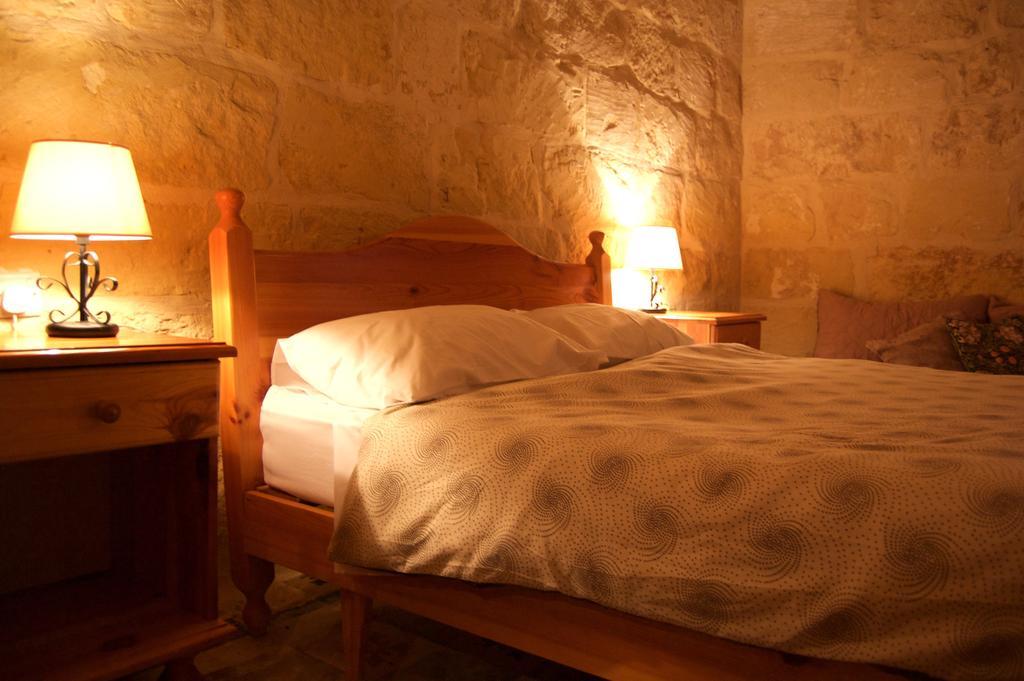 Ta'Kemmuna Hotel Qala Esterno foto