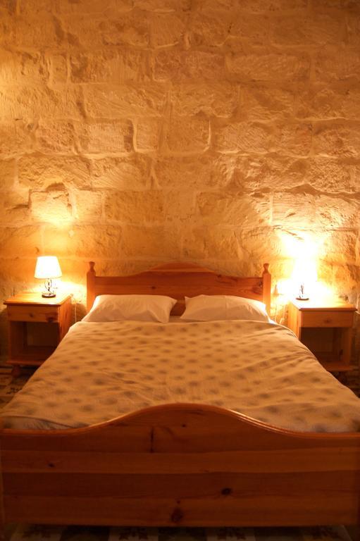 Ta'Kemmuna Hotel Qala Esterno foto