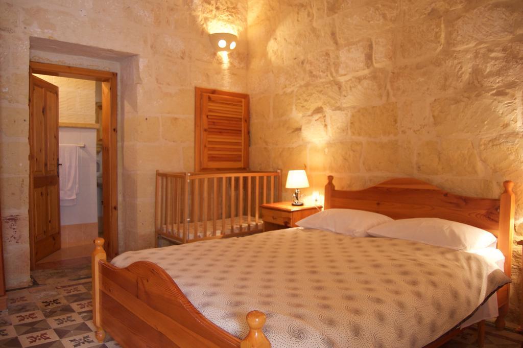 Ta'Kemmuna Hotel Qala Esterno foto